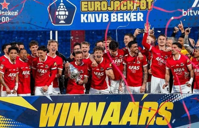 ألكمار يكتسح نيميخين بخماسية.. ويتوج بكأس هولندا للمرة الأولى منذ 2013