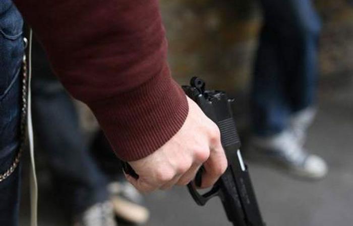 مداهمة تتحول إلى إشكال وإطلاق نار! (فيديو)