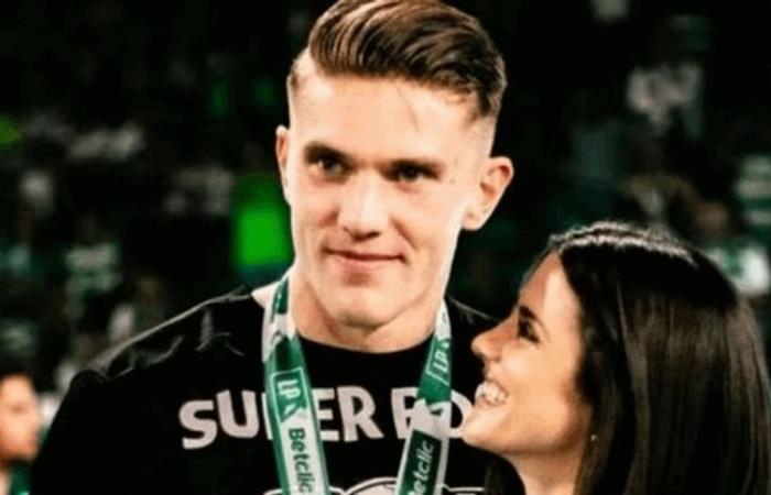 بعد الانفصال عنها.. لاعب عاد إلى حبيبته السابقة