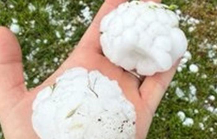 بالفيديو... تساقط برد بحجم كرة "البيسبول" في أميركا