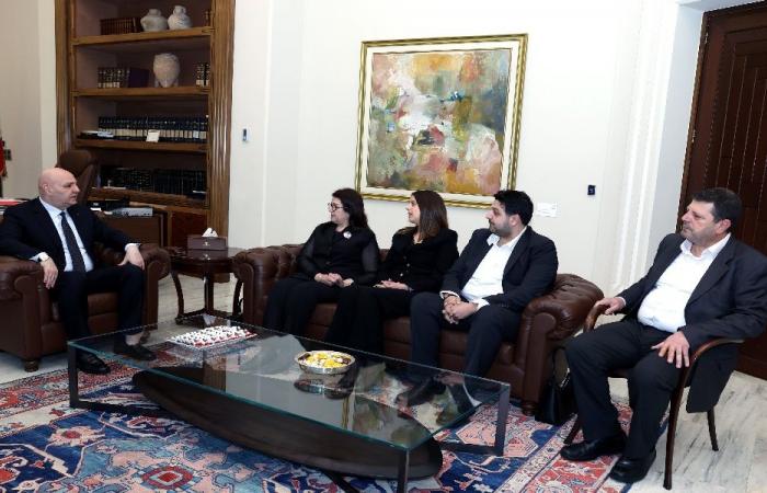 عون يعزي عائلة شهيدين من دبل: نتابع دعم صمود القرى الحدودية