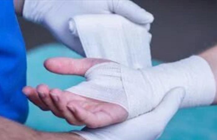 ضمادة ذكية تُهاجم البكتيريا وتُطلق العلاج عند الحاجة فقط