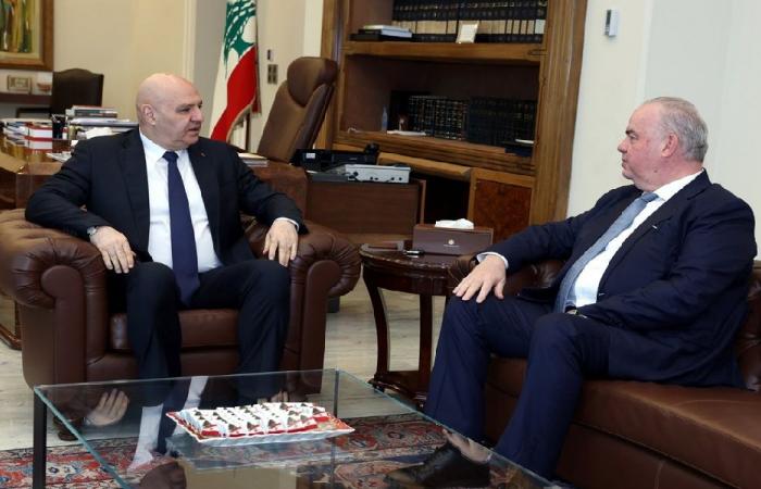 شارل الحاج: العمل لإعادة الاتصالات إلى الجنوب