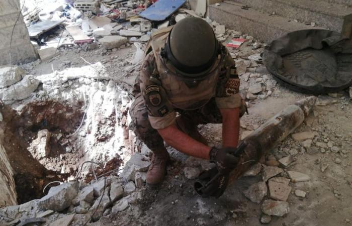 بالصورة: الجيش يفكك قنبلة غير منفجرة في الضاحية