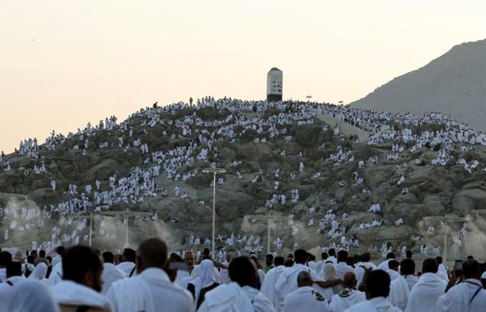 بدء توافد حجاج بيت الله الحرام إلى صعيد عرفات