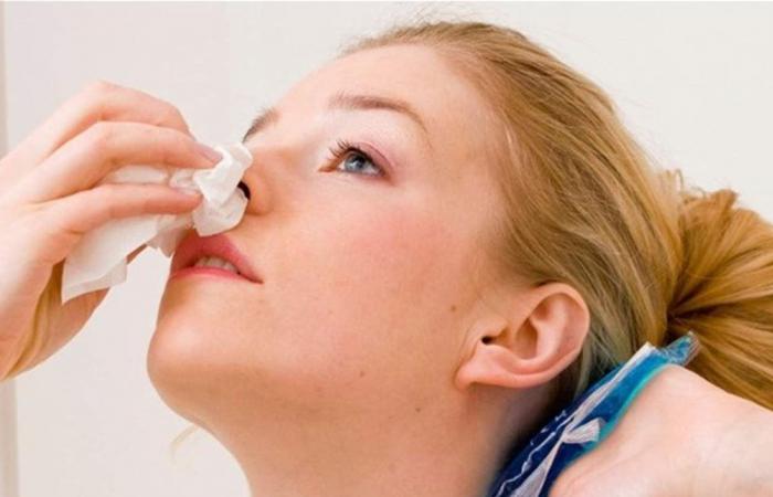 نزيف الأنف المفاجئ لدى كبار السن.. علامة قد تنذر بأزمة خطيرة!