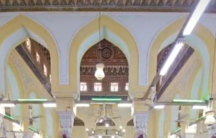 بغياب نجوم الفن.. أحمد حلمي وزوجته منى زكي يودعان والدته التي توفيت جراء وعكة صحية (فيديو)