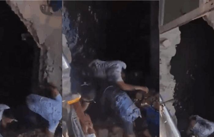 بالفيديو.. 25 طالباً يسقطون في بالوعة أثناء توجههم إلى مركز الامتحان