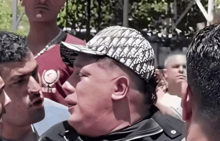 حمو بيكا ينهار في وداع والده بالإسكندرية