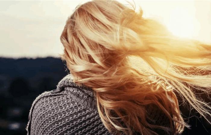 هل تؤثر أشعة الشمس على صحة الشعر؟