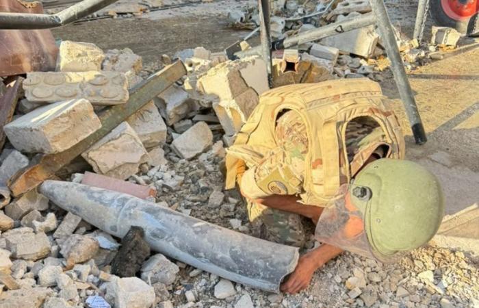 بالصورة: الجيش يُفكّك قنبلة طيران موجّهة في عين المريجة