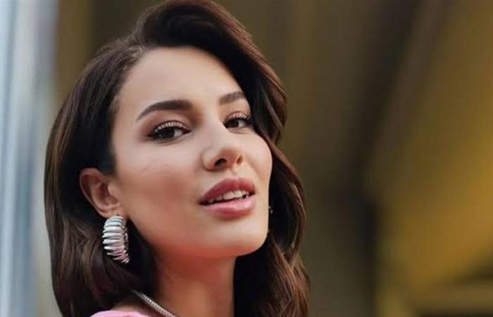 توفيت عن عمر 35 عاماً فقط.. تشييع نجمة "شراب التوت" الفنانة التركية الشهيرة إلى مثواها الأخير (فيديو)