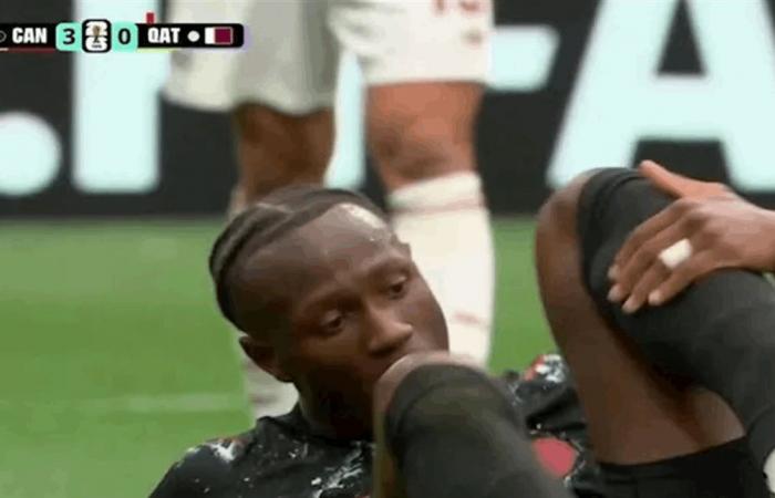 تعرّض لإصابة قوية في رجله خلال مباراة قطر.. من هو إسماعيل كونيه لاعب منتخب كندا؟