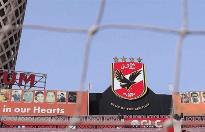 الأهلي يعلن تجديد عقد لاعبه رسمياً
