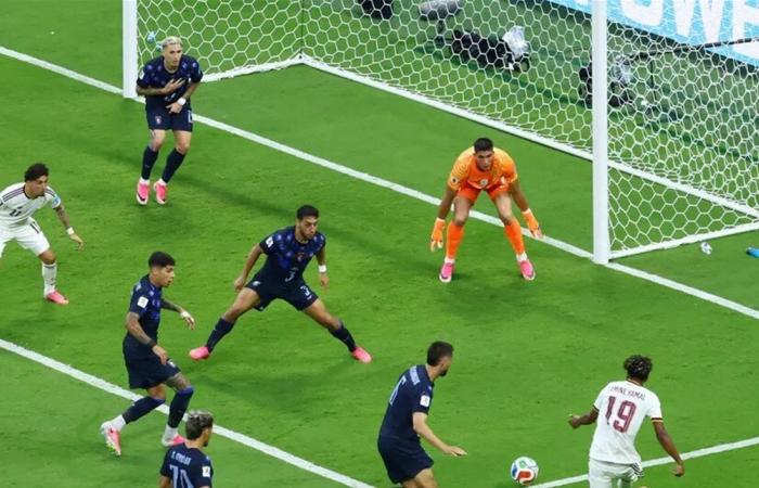 إسبانيا تهزم أوروغواي وتحسم صدارة مجموعتها في كأس العالم