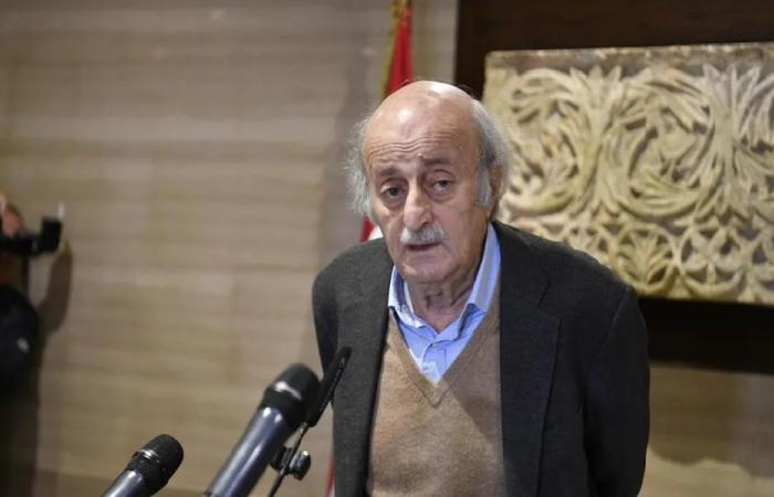 جنبلاط يدعم الحكومة ويرفض الجبهات