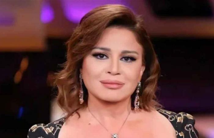 بملامح مختلفة.. إلهام شاهين تكشف كواليس فيلم "الحافي"
