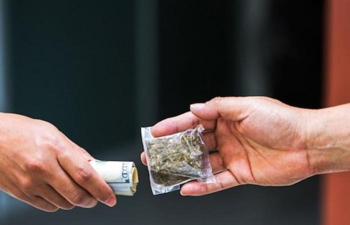 فنان عربيّ معروف يعترف: تعاطيت المخدرات