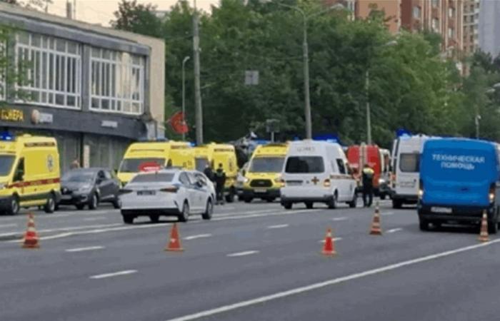 بالصور.. حادث تصادم مروّع بين حافلة وفان
