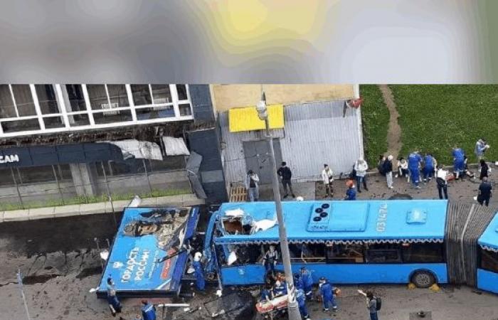 بالصور.. حادث تصادم مروّع بين حافلة وفان