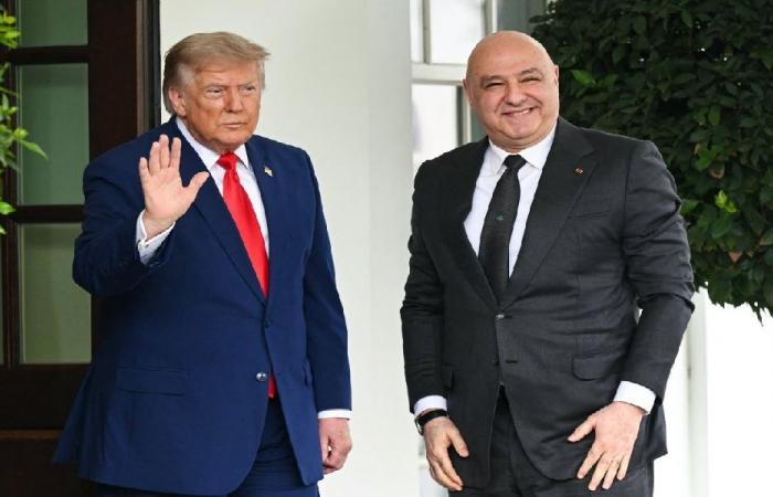 عون يغادر البيت الأبيض بعد لقائه ترامب