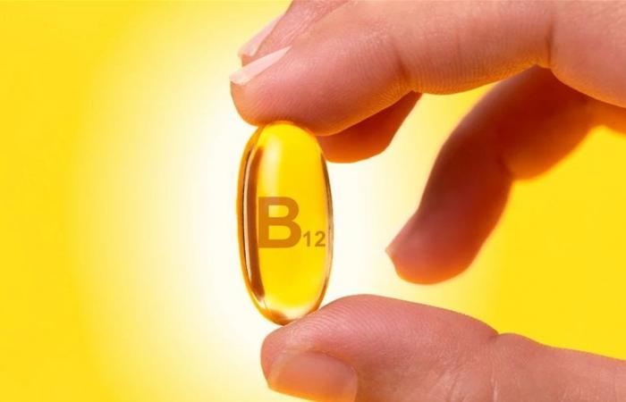 قبل أن تتفاقم المشكلة.. علامات قد تنذر بنقص فيتامين "B12"