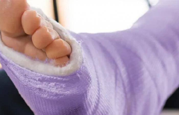 بعد إطلالتها مؤخراً على كرسي متحرك ووضع قدمها في جبيرة... ممثلة شابة تكشف ما حصل معها!