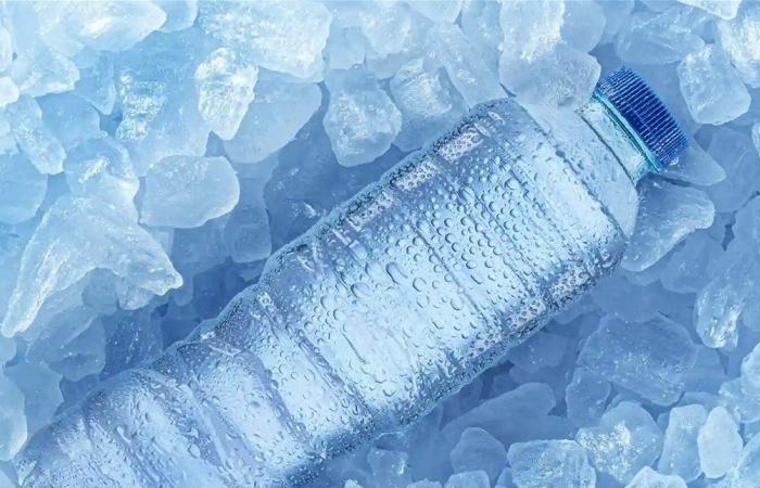 الماء البارد أم الدافئ؟ إليك ما تقوله الدراسات عن فوائد كلٍّ منهما