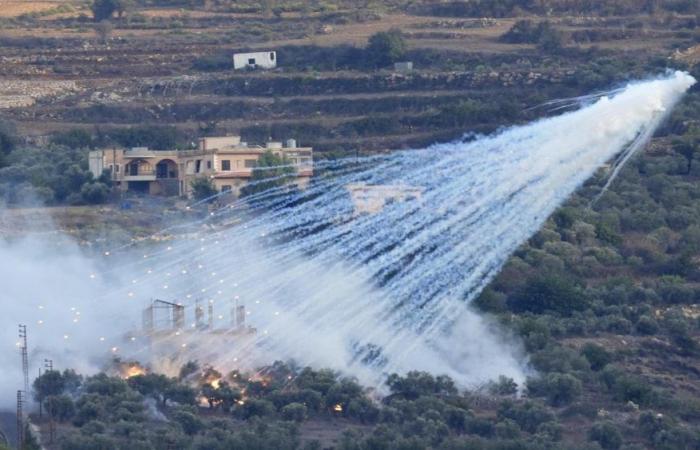 قنابل فسفورية تشعل حرائق في يارون وبنت جبيل
