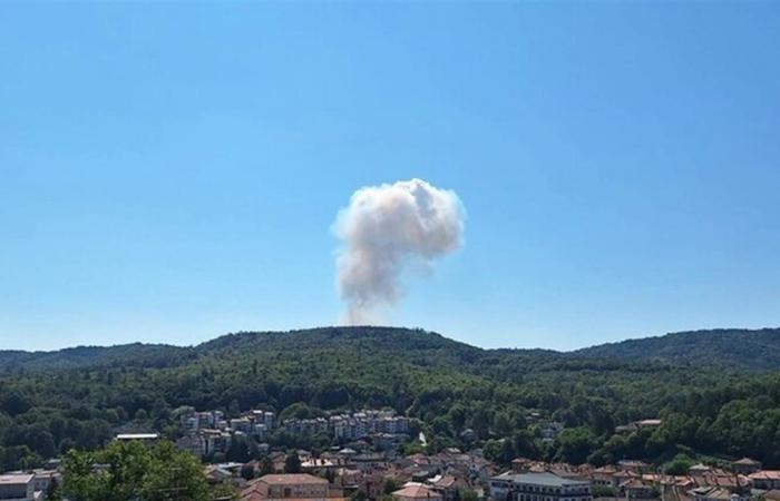 بالفيديو... إنفجار هزّ مصنعاً للذخيرة في بلغاريا
