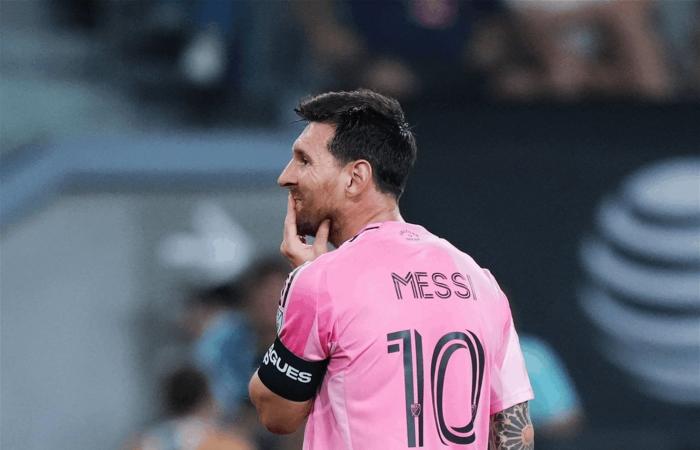بعد وفاة والده.. ميسي يعود إلى الملاعب