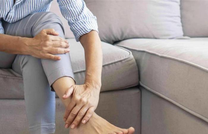 8 علامات تحذّر من جلطة الساق