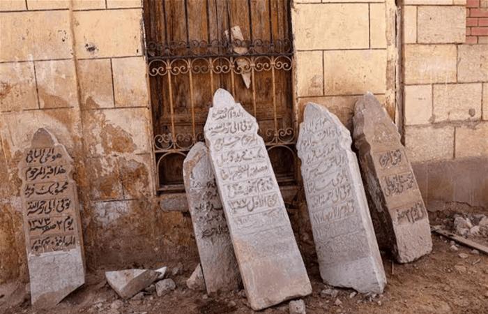والدته ناشدت المعنيين.. أسرة فنان عربي لم تجد مكانًا لدفن ابنها!