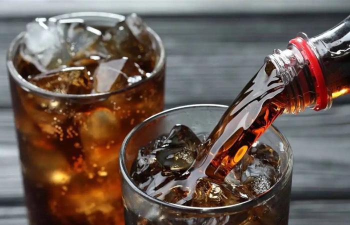 ما الأفضل لصحتك المشروبات الغازية العادية أم "الدايت"؟