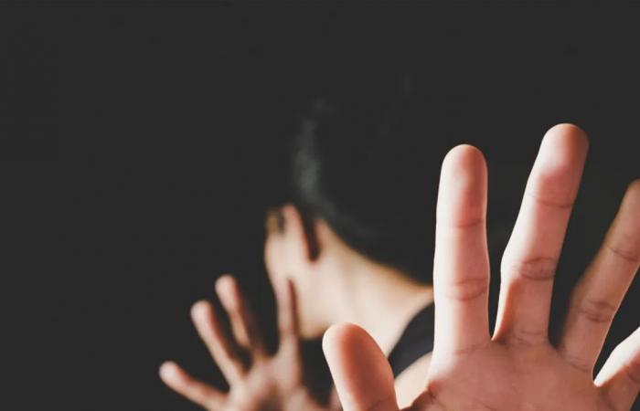 كان تحت تأثير المخدرات... اتهام مغنٍ بضرب حبيبته نجمة التلفزيون وخنقها (صورة)