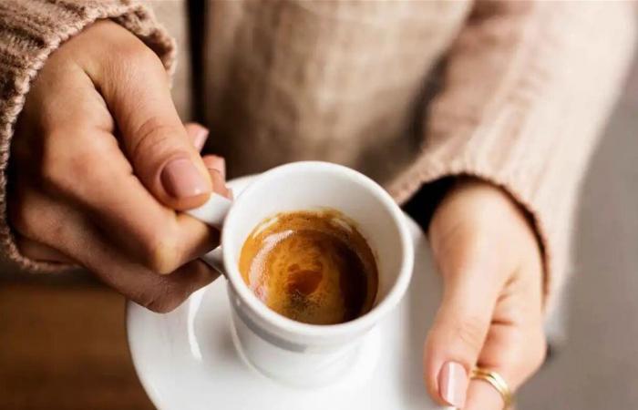 الإفراط في القهوة يرتبط بانخفاض كثافة العظام