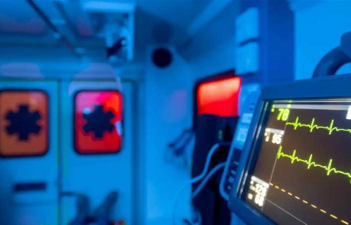 بعد تعرضه لأزمة صحية مفاجئة على الطريق.. طفل ينقذ والده