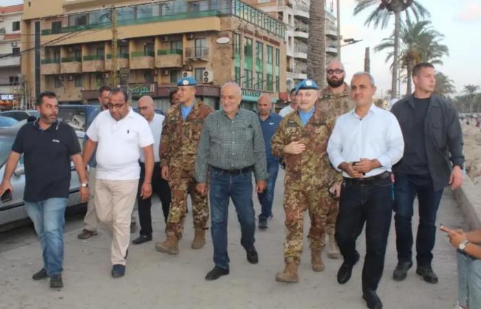 قائد القطاع الغربي لليونيفيل يزور معرض سوق الكورنيش البحري في صور