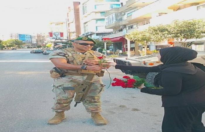 أهالي النبطية يستقبلون الجيش اللبناني بالورود بعد دخوله المدينة