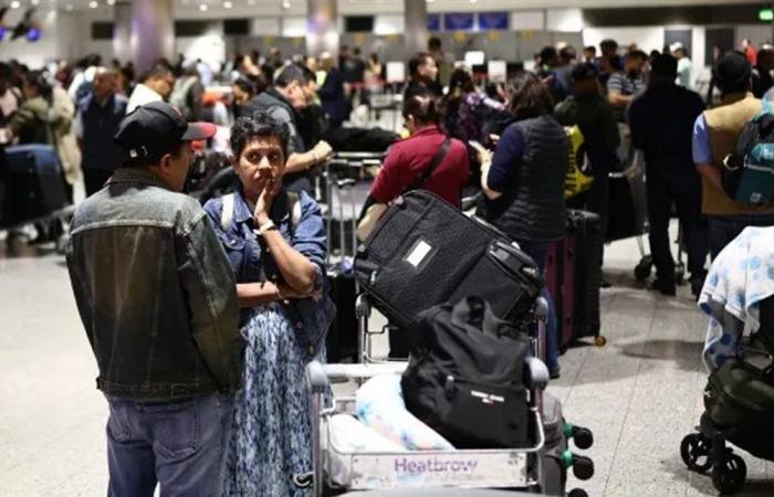 خلل فني يلغي أكثر من ألف رحلة في مطارات بريطانيا