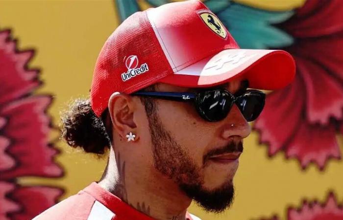 فينيسيوس جونيور يهدي لويس هاميلتون قميص المنتخب البرازيلي