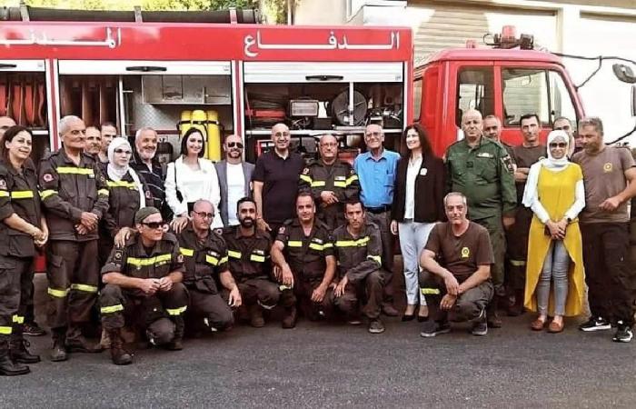 الدفاع المدني اللبناني ينقذ 4 أشخاص سقطوا داخل غرفة لتجميع المياه في زبود