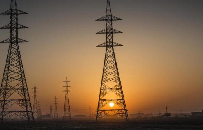 العثور على هيكل عظمي لشاب متغيب معلقاً ببرج ضغط عالٍ في أسوان
