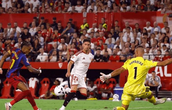 ثلاثية رافينيا تقود برشلونة لقلب تأخره أمام إشبيلية والفوز 3-1