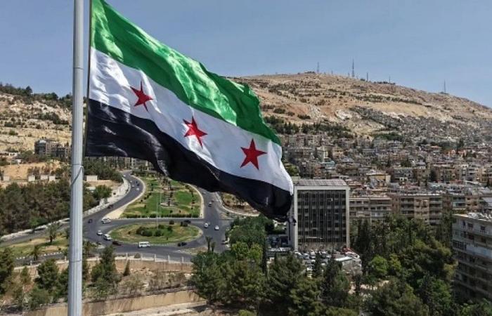 أكثر من 20 انفجاراً في مستودع أسلحة بريف حلب وسقوط صواريخ على قرى مجاورة