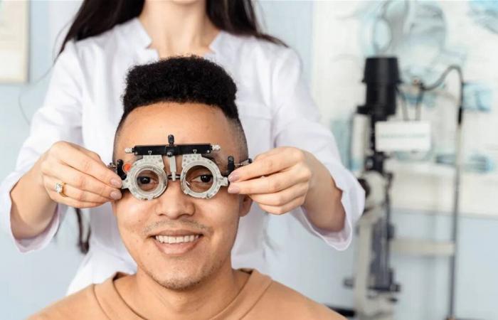 أطعمة ومشروبات قد تؤثر في صحة العينين.. ما أبرزها؟