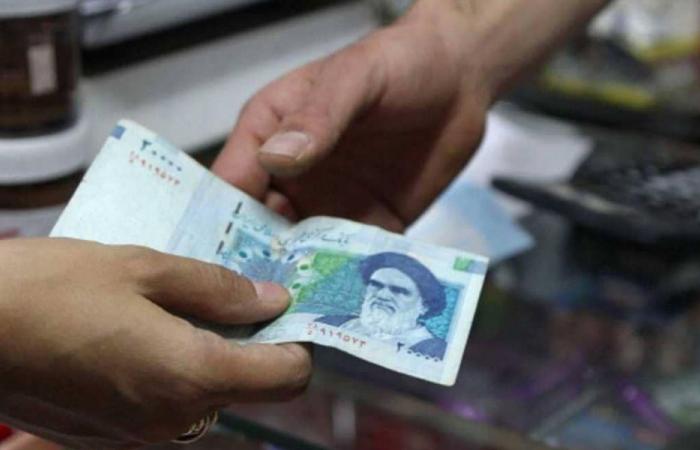 العملة الإيرانية تهبط