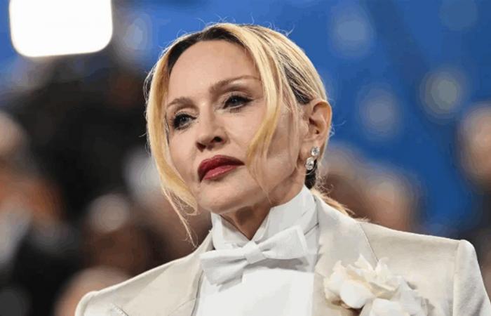 حقيقة أم تمثيل؟ سقوط مادونا بعنف على المسرح يثير الجدل في حفل "VMAs"