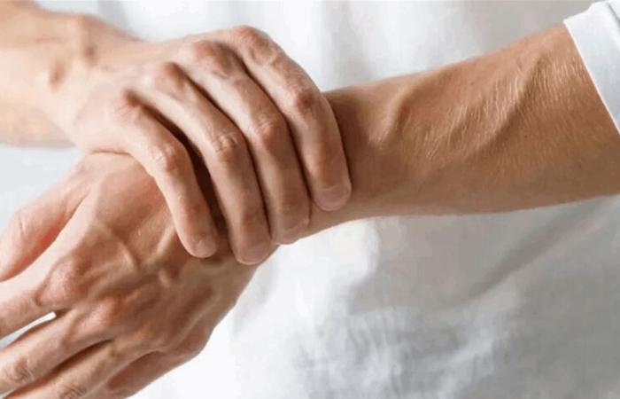 ليس الالتهاب وحده.. عوامل تفسّر استمرار ألم الروماتويد والإرهاق