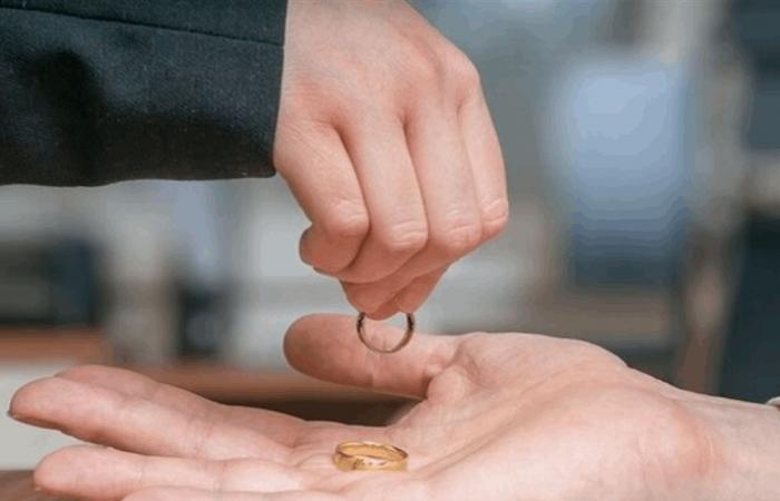 ممثلة لبنانية شابة تكشف المفاجأة بعد طلاقها.. هذا ما كان يفعله زوجها!